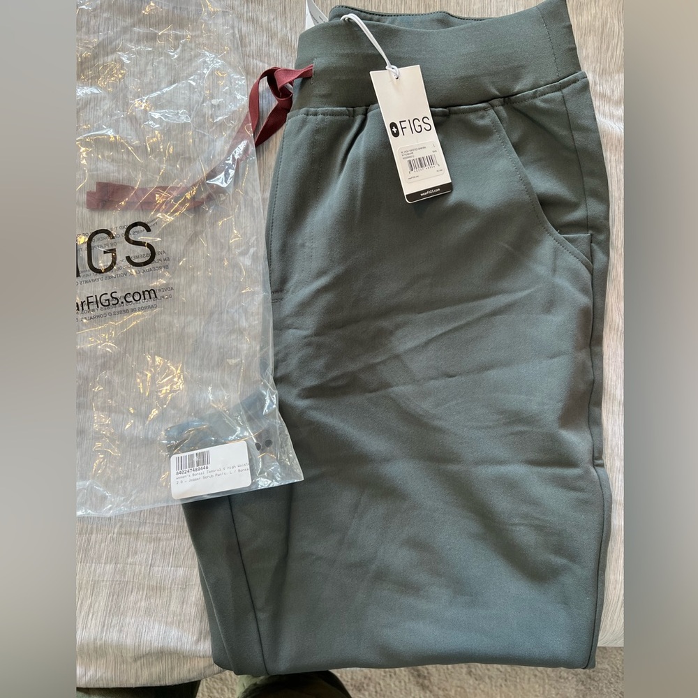 New with tag, large high waisted Zamora jogger in bonsai